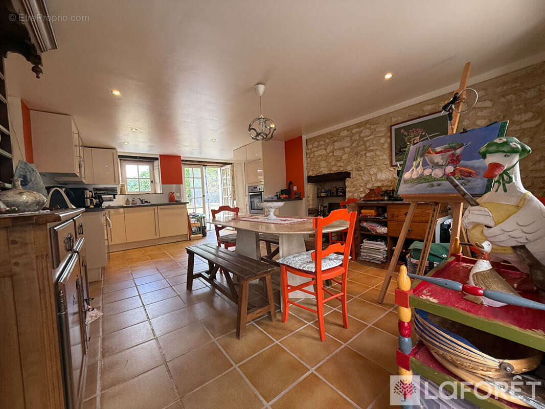 Exclusivité laforet  - maison de caractère - 4 chambres - grand terrain - proche saintes - photo 7