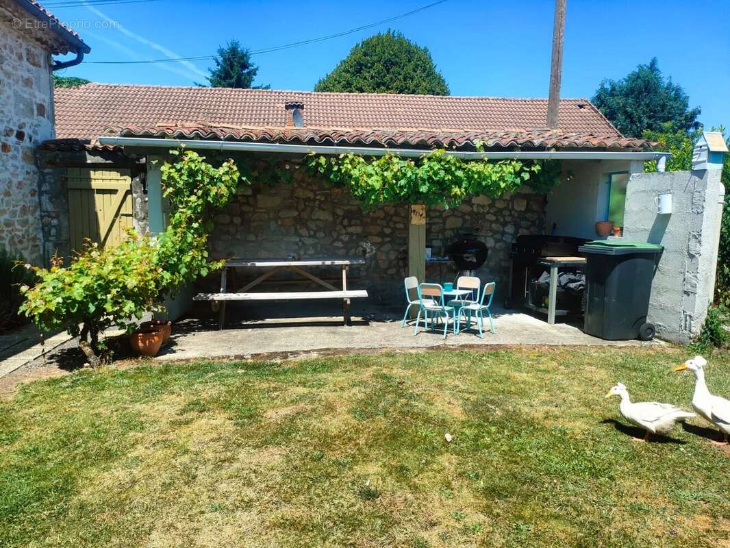 Maison à LA CHAPELLE-MONTBRANDEIX