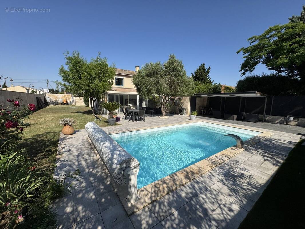 Maison à LE PONTET