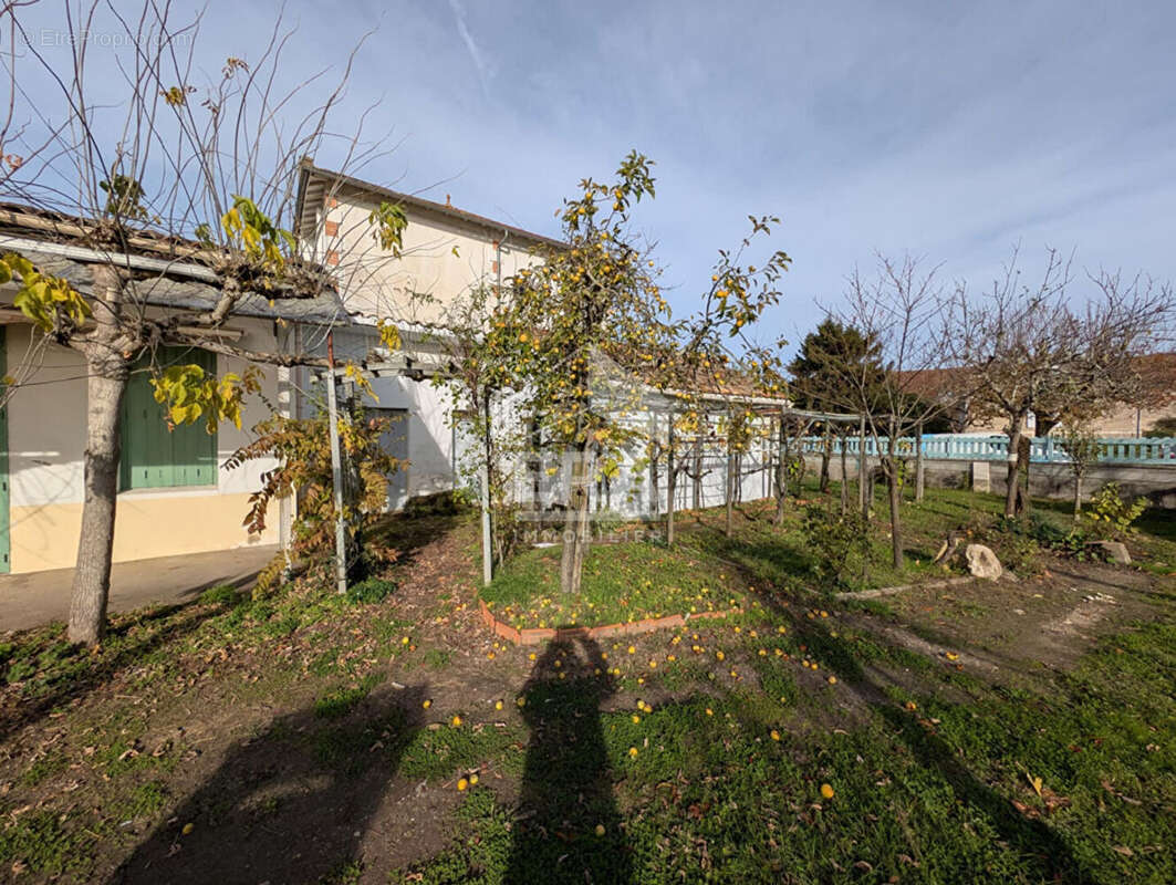 Maison à MONTPON-MENESTEROL