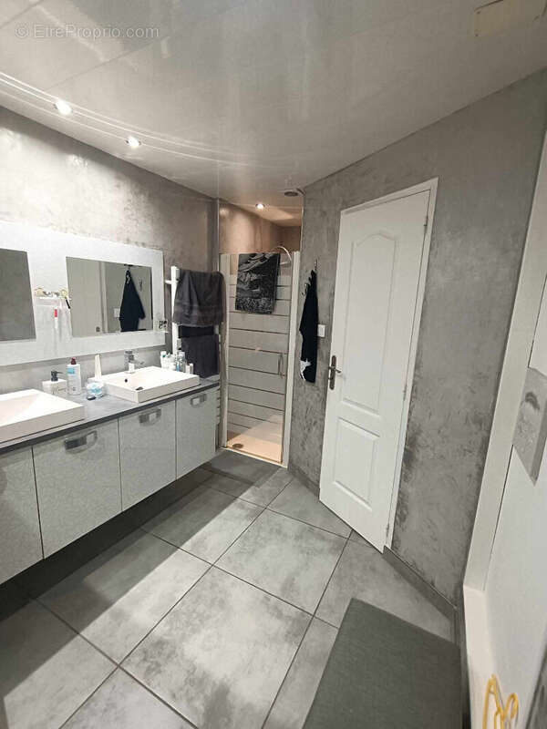 Maison à VIC-LE-COMTE