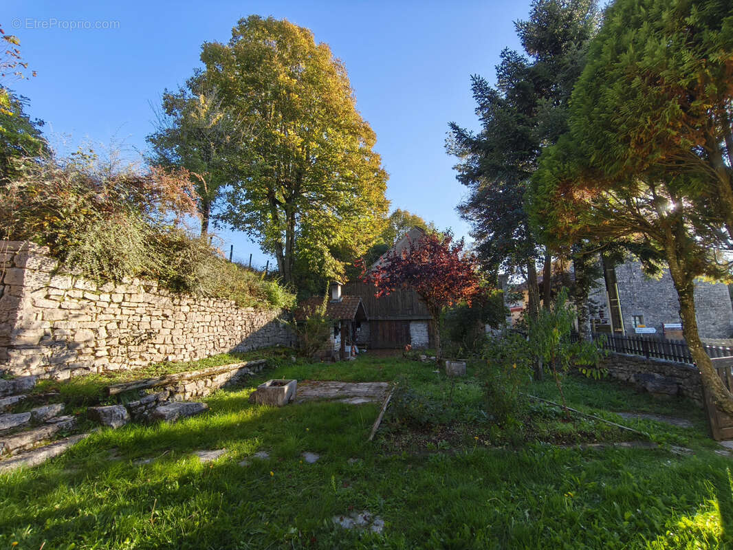 Maison à THEZILLIEU