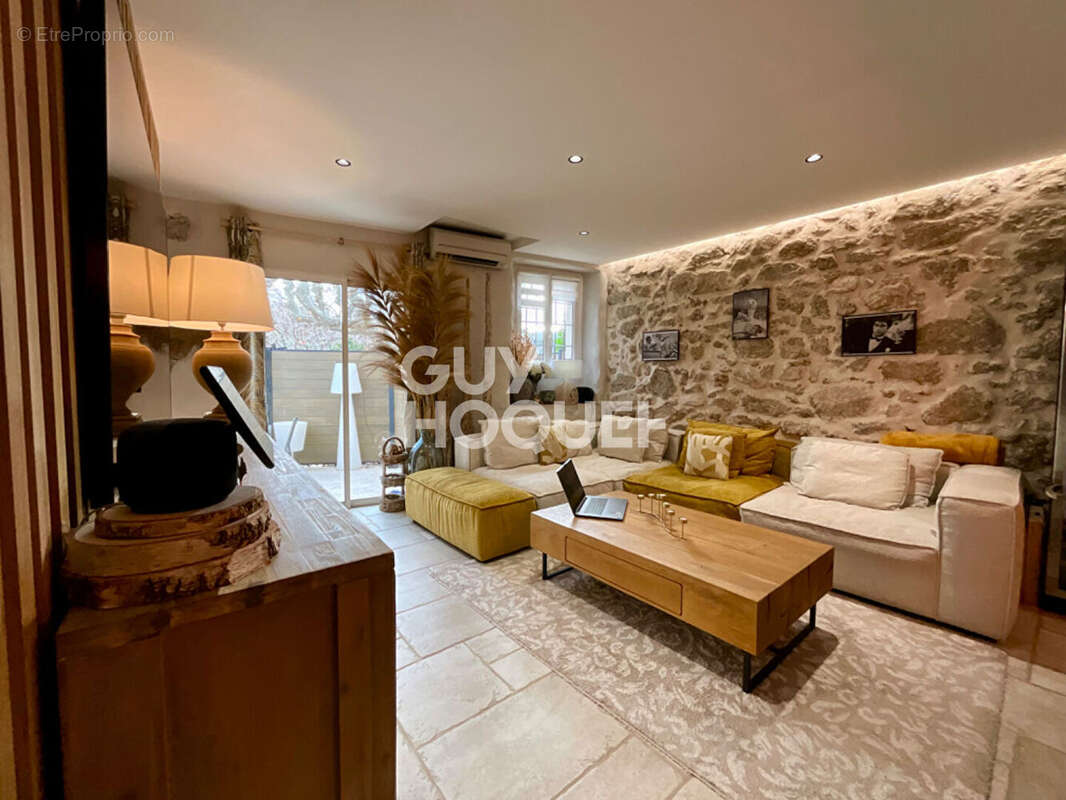 Maison à PLAN-DE-LA-TOUR