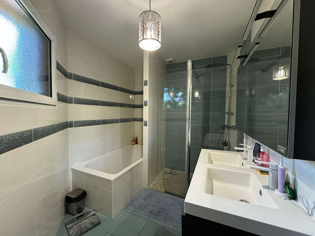 Maison à SAINT-CHARLES-LA-FORET