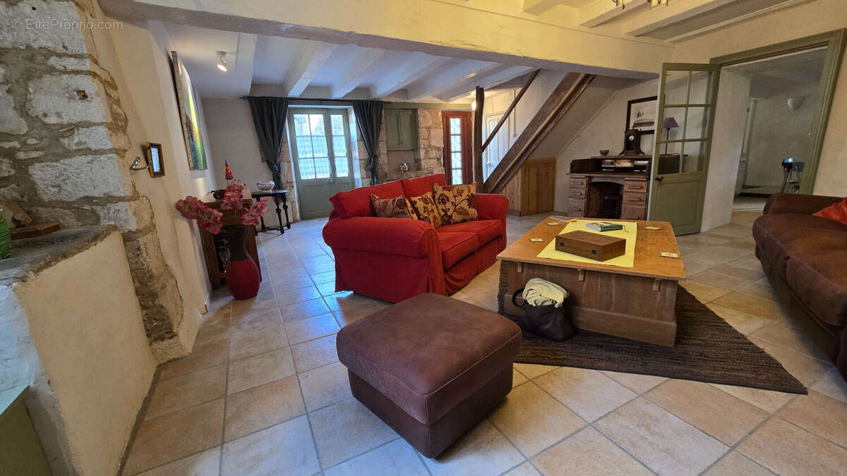 Maison 245m² à charroux - photo 3