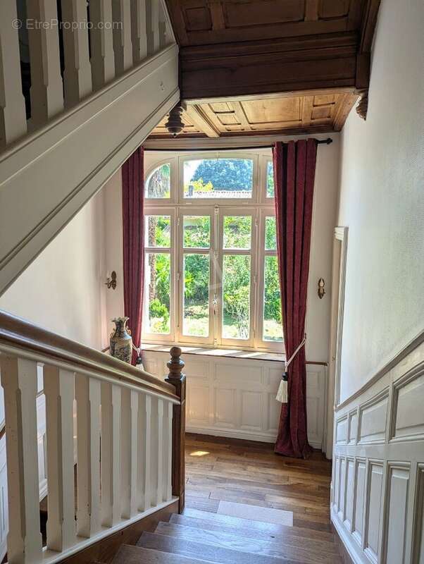 Maison de Maître de caractère  12 pièces - Centre-ville accessible à pied - photo 7