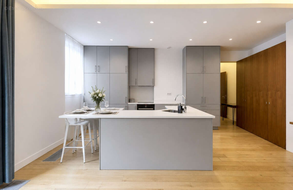 Appartement à PARIS-8E