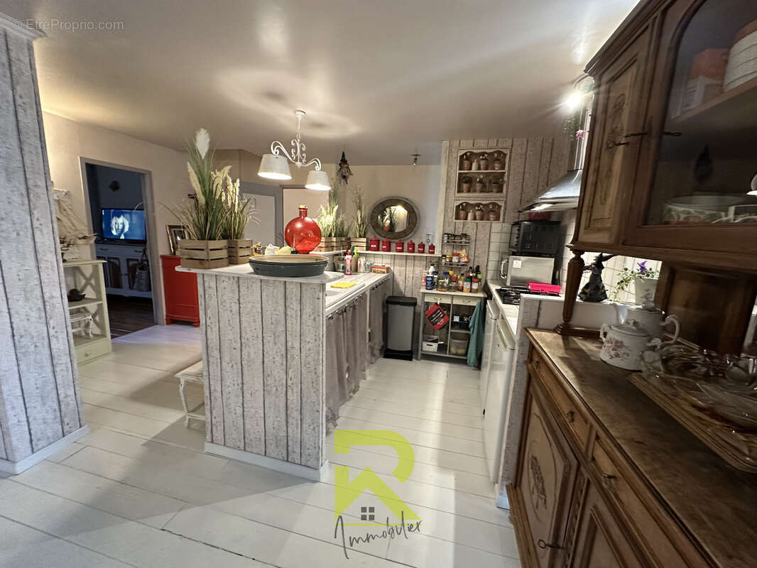 Bar Pub licence IV et ses 2 appartements - photo 19