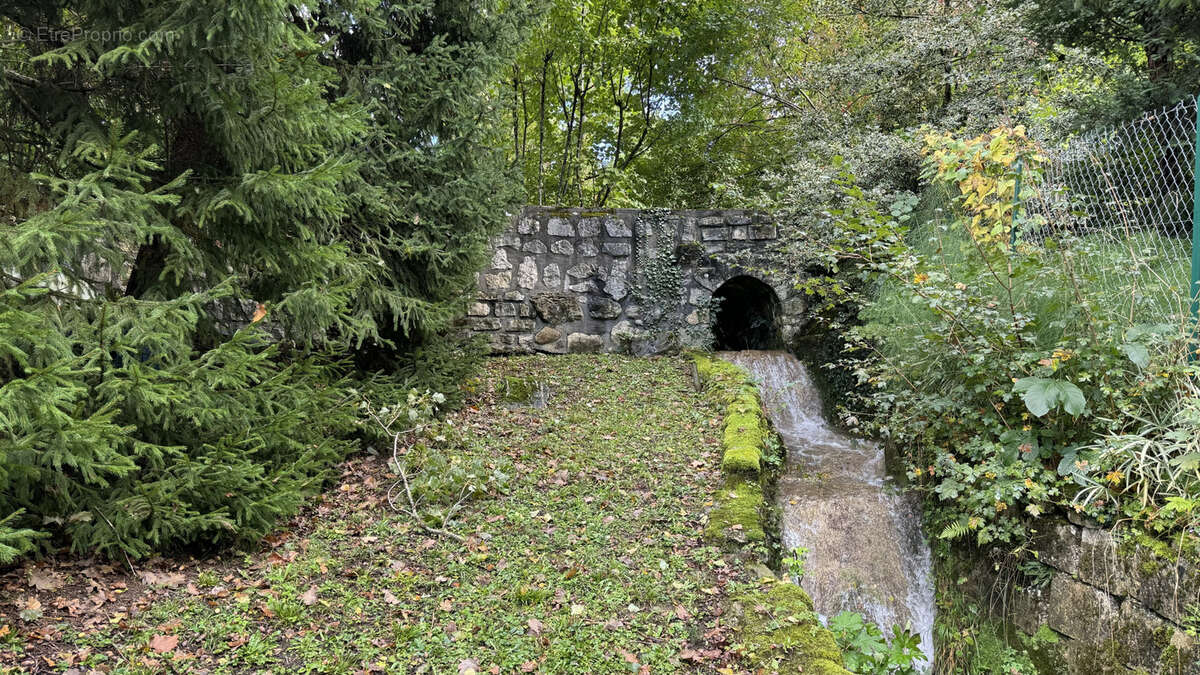 Maison à PUGNY-CHATENOD