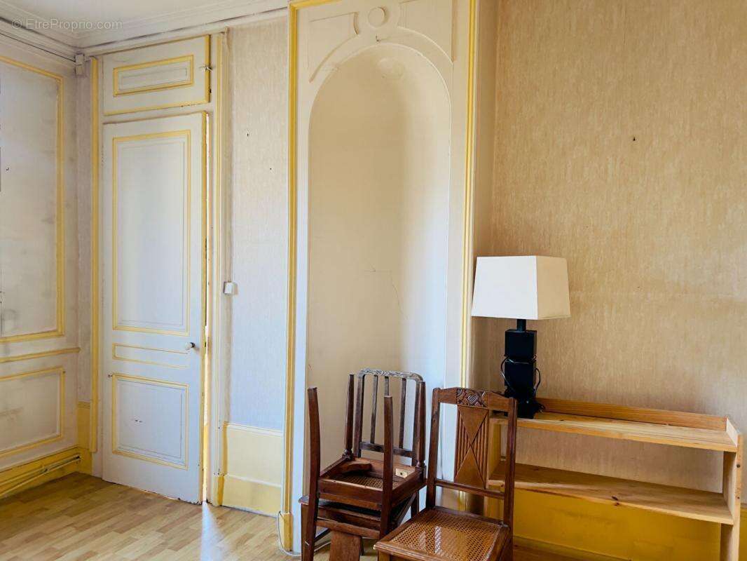 T2 dans bel immeuble ancien - photo 4