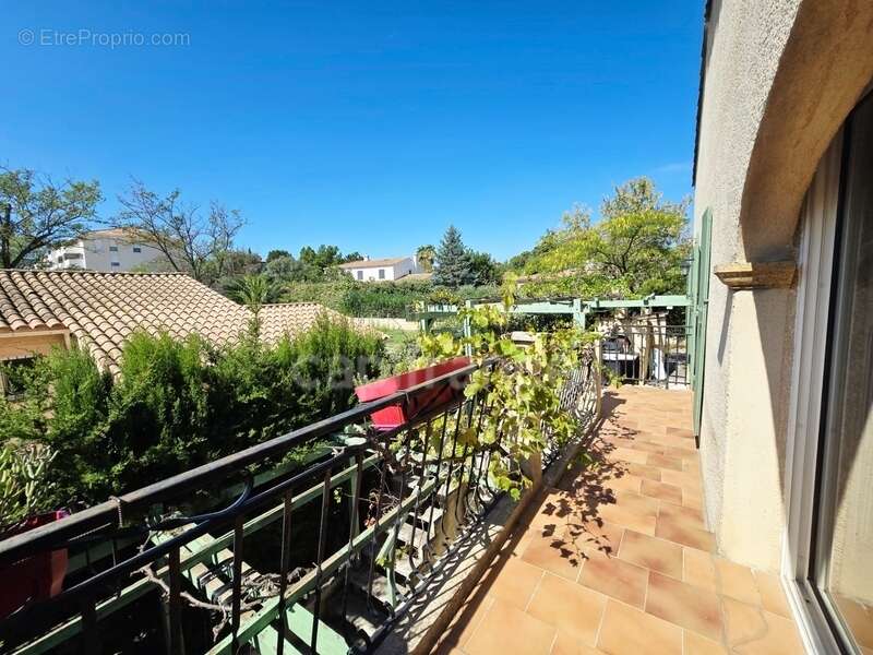 Maison à vendre 7 pièces LA CIOTAT (13) Garage, Terrain 1057 m2 - photo 4