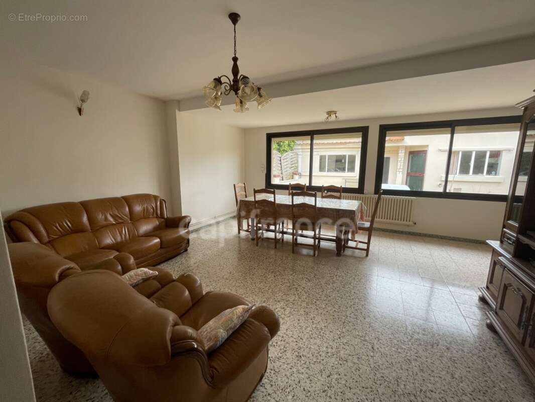 Maison de 117m2 - 3 chambres - 2 cours extérieures - proche des commerces à pieds à TONNEINS - photo 5