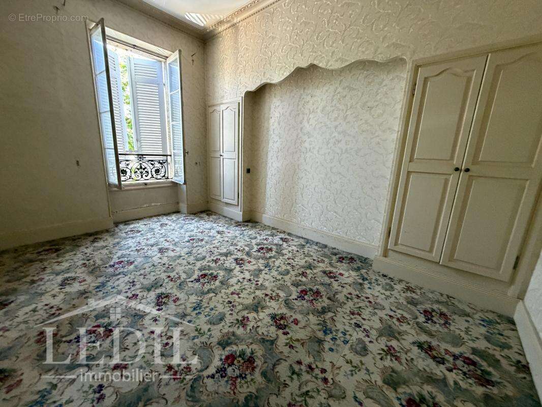 Belle demeure en ville av jardin, piscine, garage - photo 9