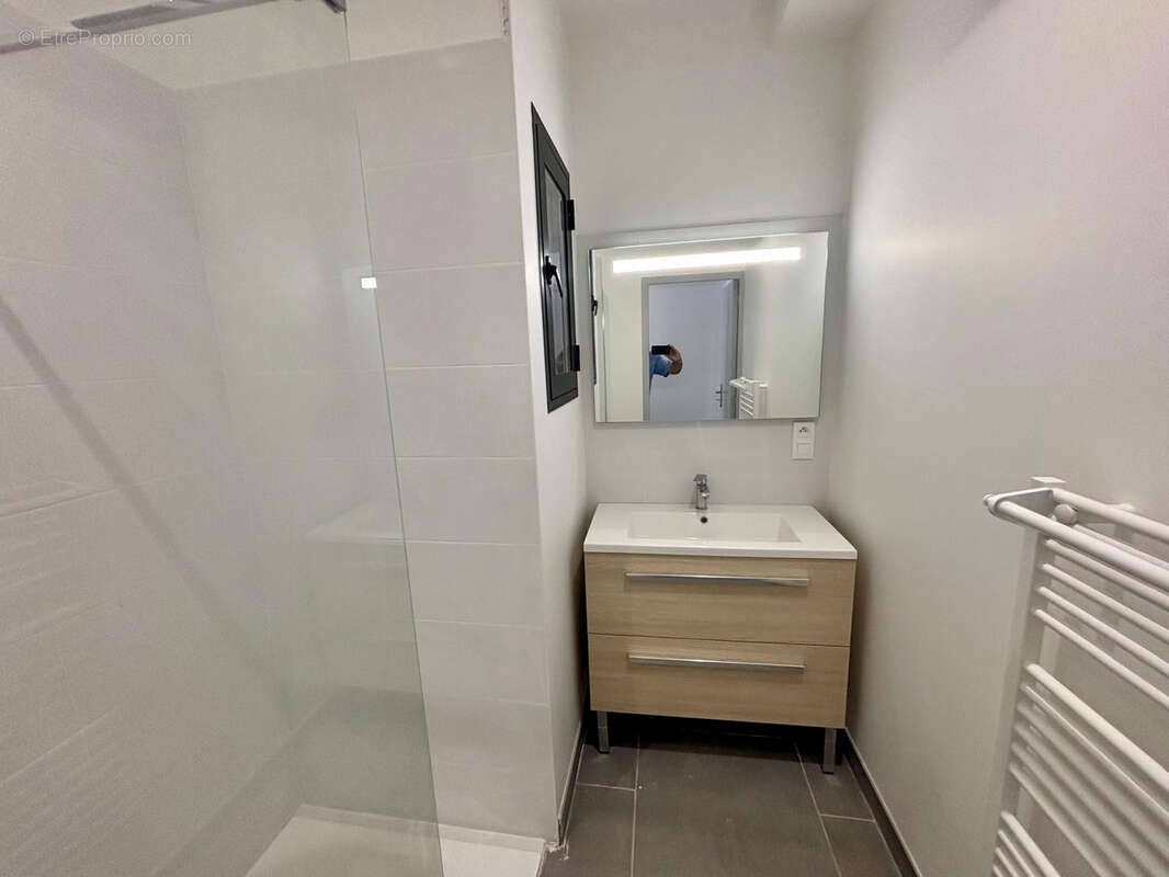 Appartement à SAINTE-CECILE-LES-VIGNES