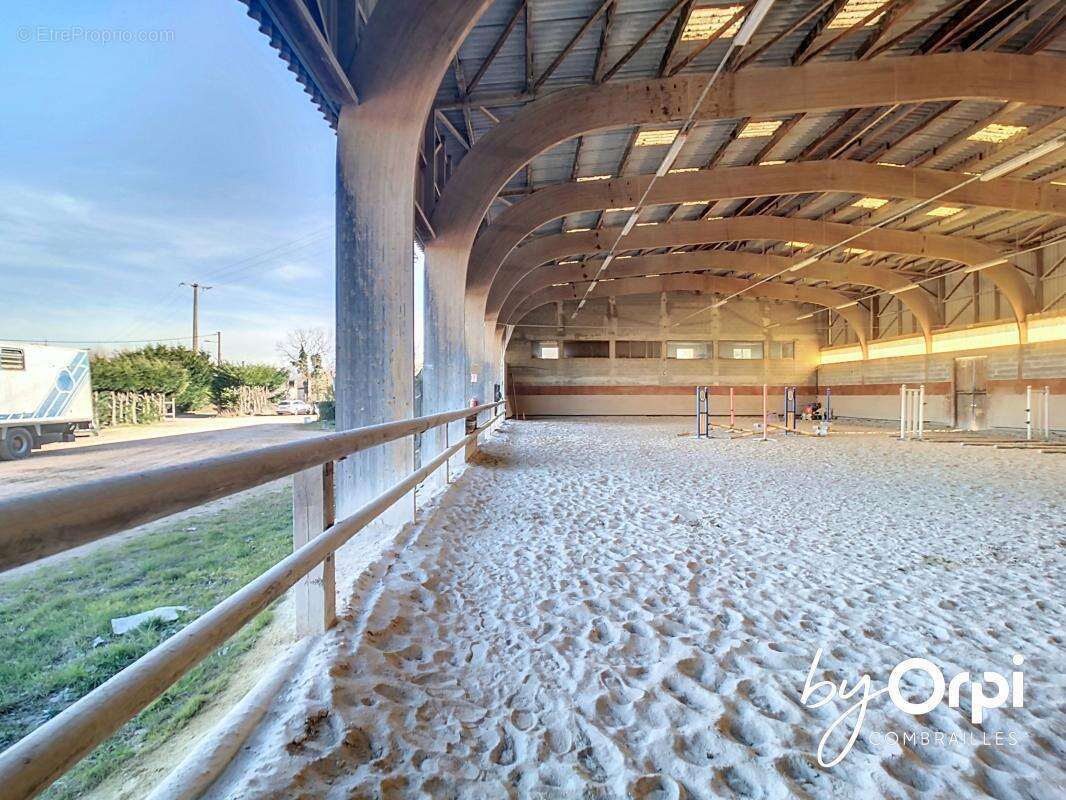 Maison à DURDAT-LAREQUILLE