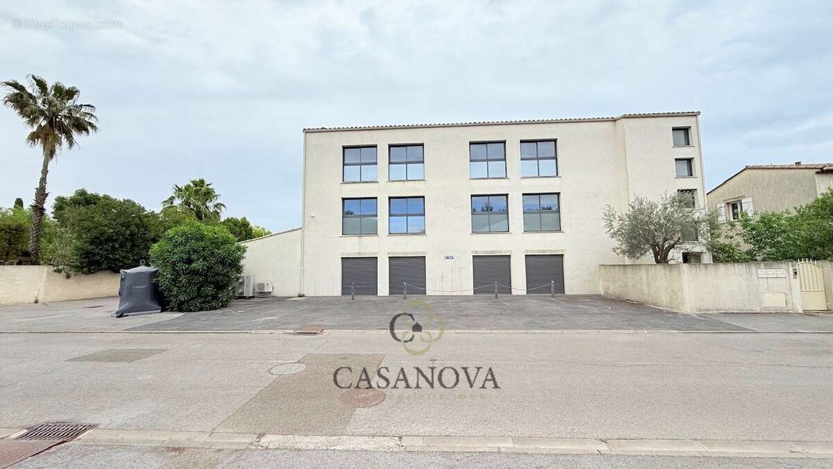 Immeuble de 800 m² avec potentiel de transformation en habitation à Lattes - photo 2