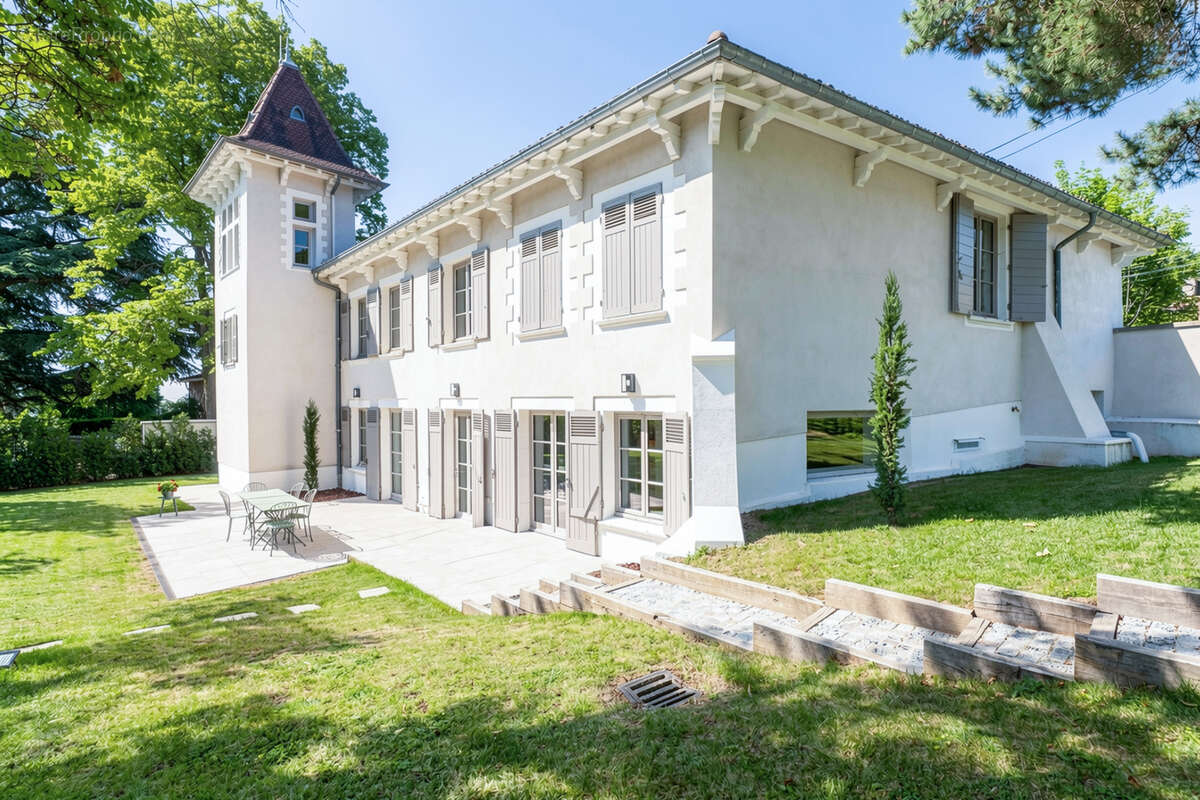 Hauteurs de Saint-Cyr-au-Mont-d'Or   Propriété de Maître de 340 m2 - 8 pièces 5 suites - photo 6