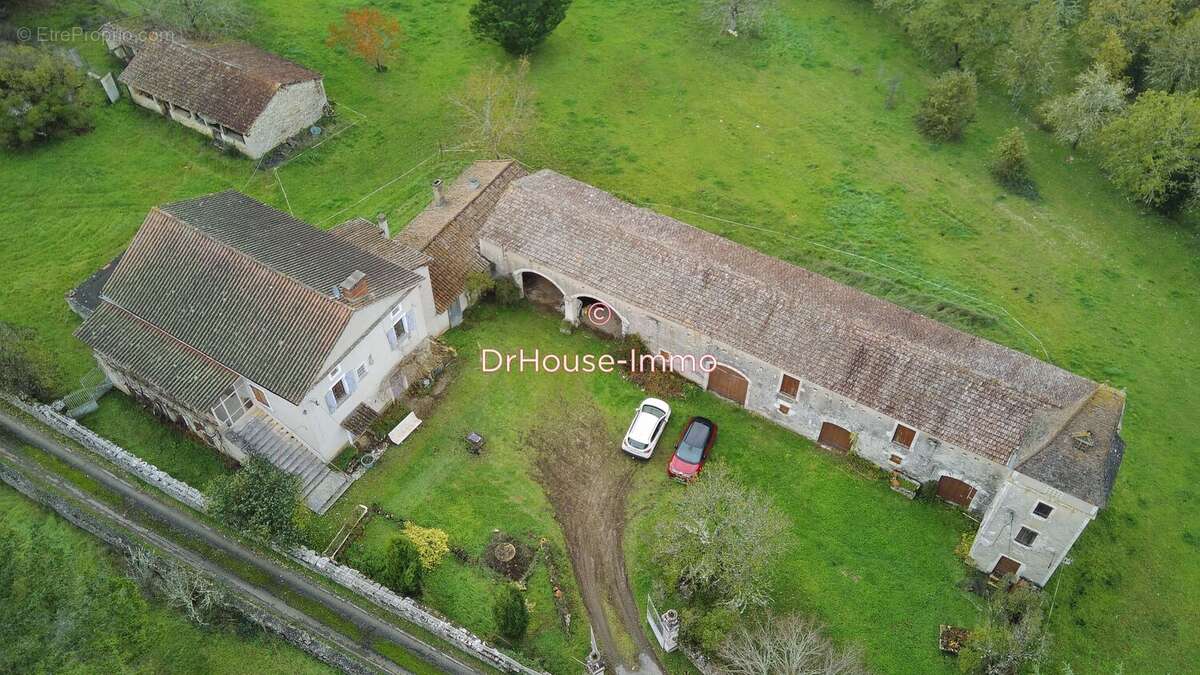 Maison à AUJOLS