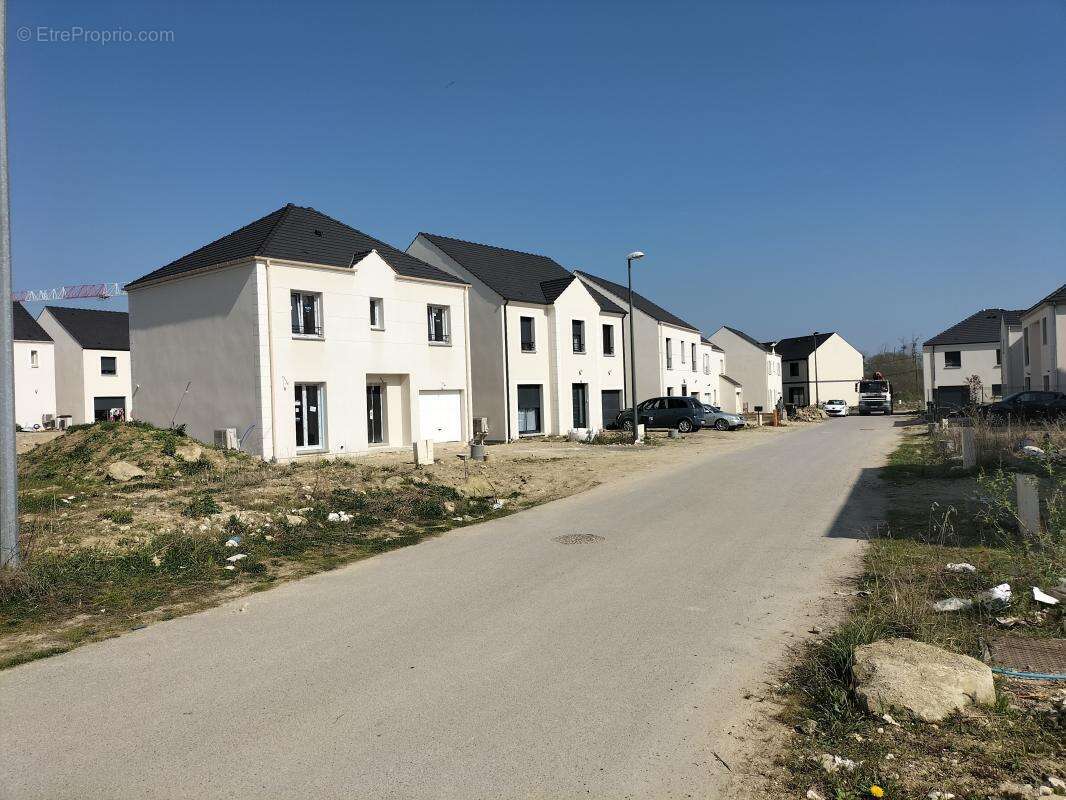 Terrain à BERNES-SUR-OISE