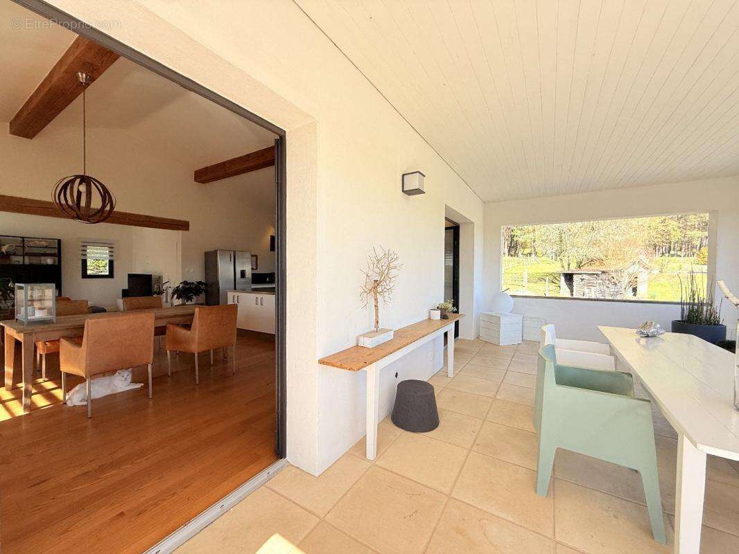 Maison à SAINT-PARDOUX-LA-RIVIERE