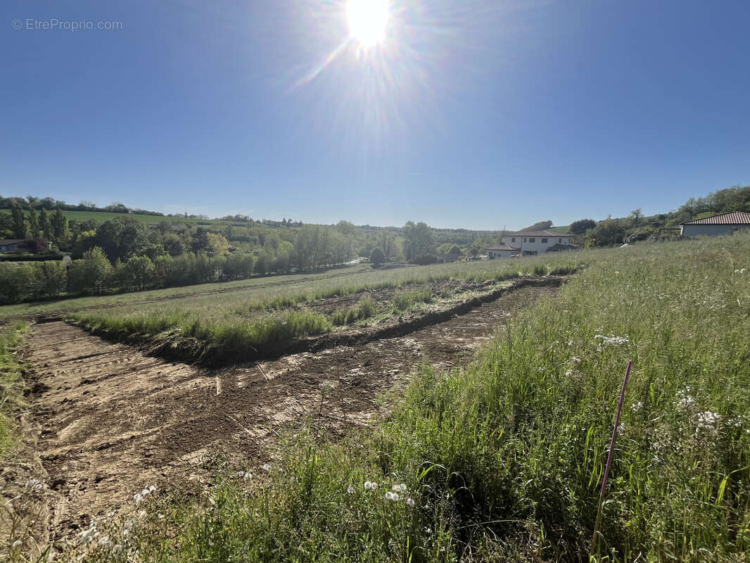 Terrain à CORRONSAC