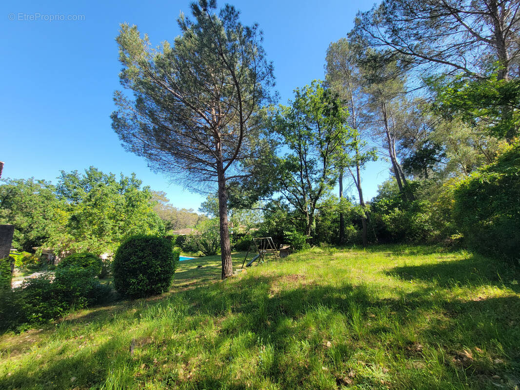 Terrain à VALBONNE