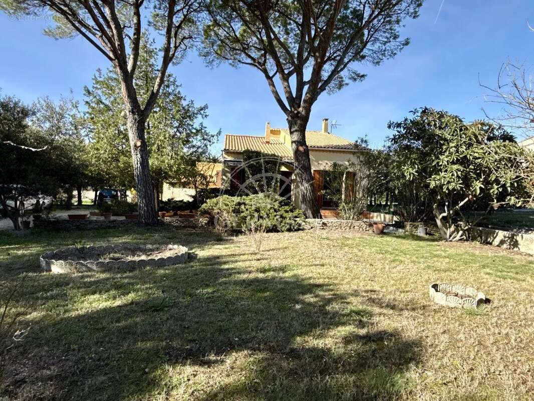 Maison à L'ISLE-SUR-LA-SORGUE