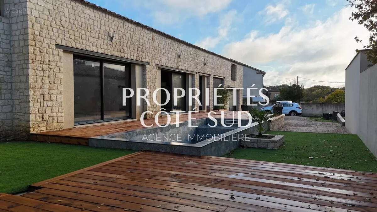 Maison à LAUDUN-L&#039;ARDOISE