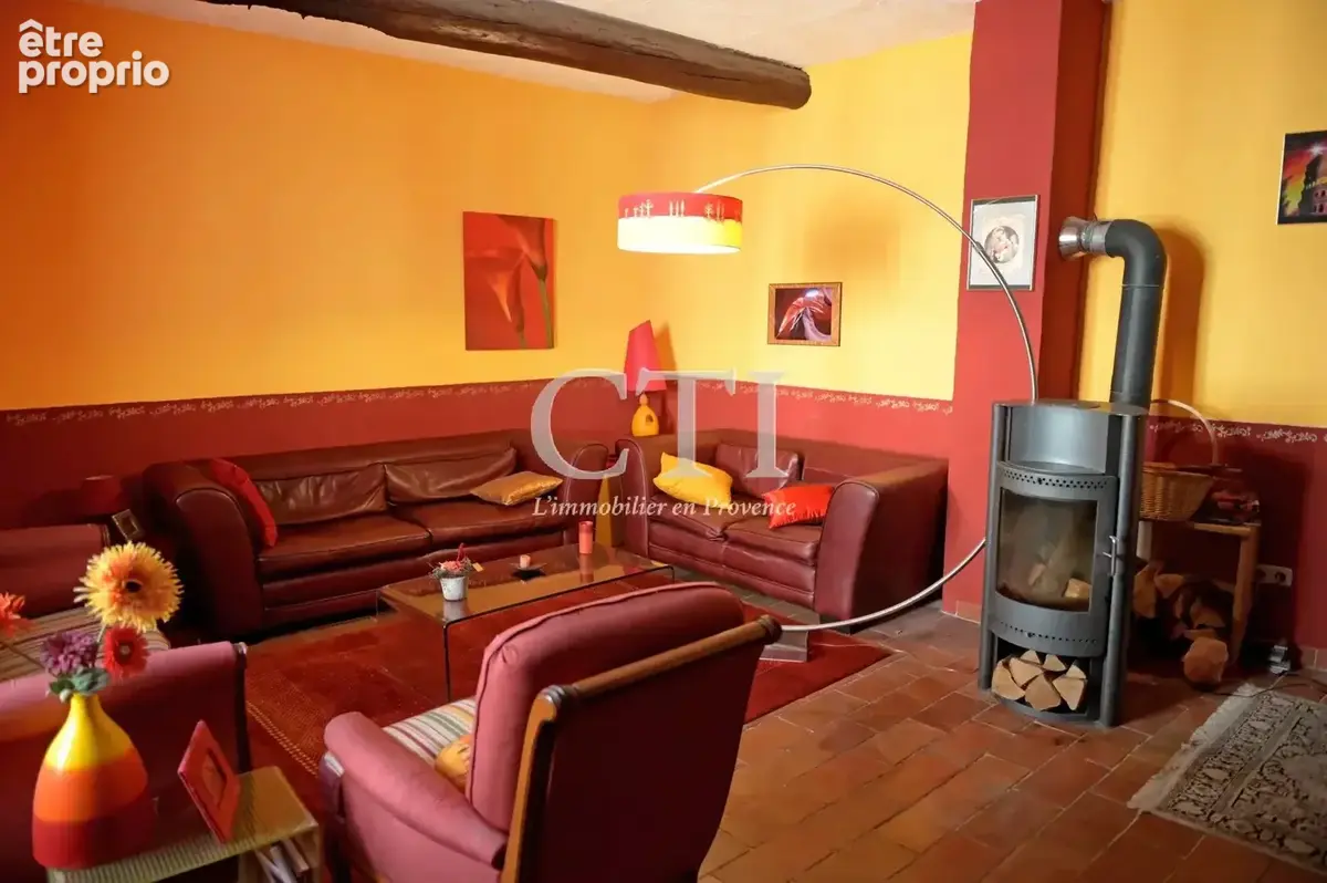 proche VAISON - EXCEPTIONNELLE  MAISON DE VILLAGE dotée d’un terrasse panoramique à 360 ° - photo 9
