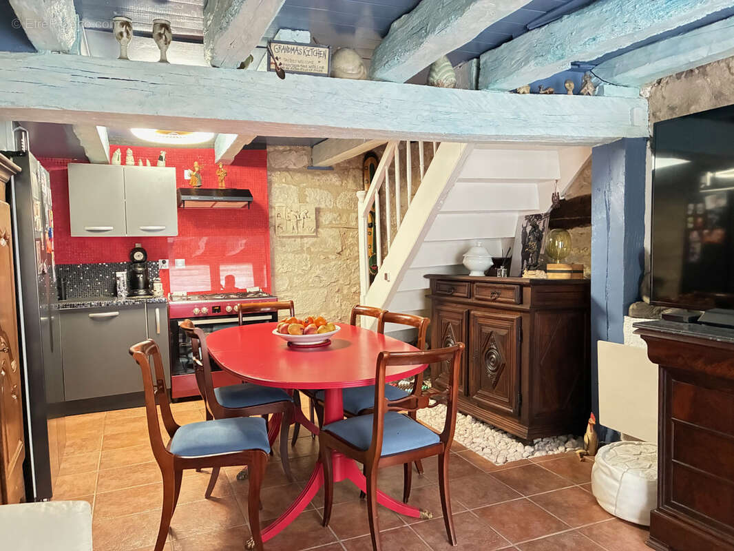Maison à CASTELNAU-MONTRATIER