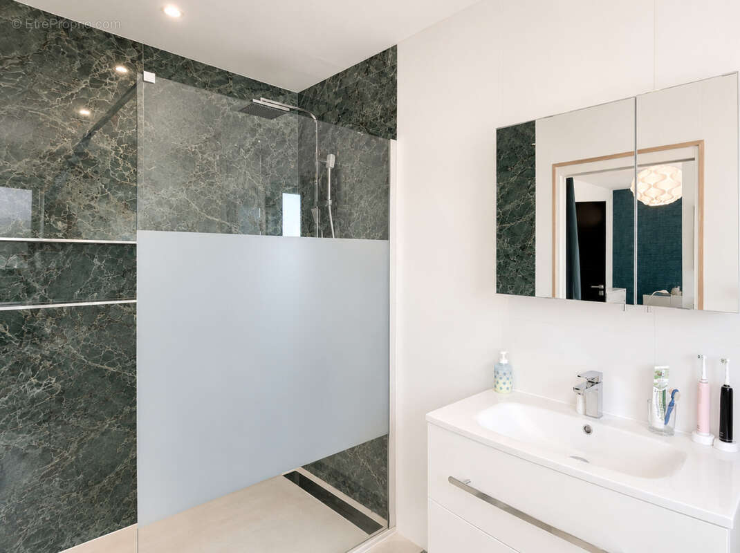 Maison contemporaine de plain-pied de 121 m2 avec 4 chambres et garage à Bergerac - photo 10