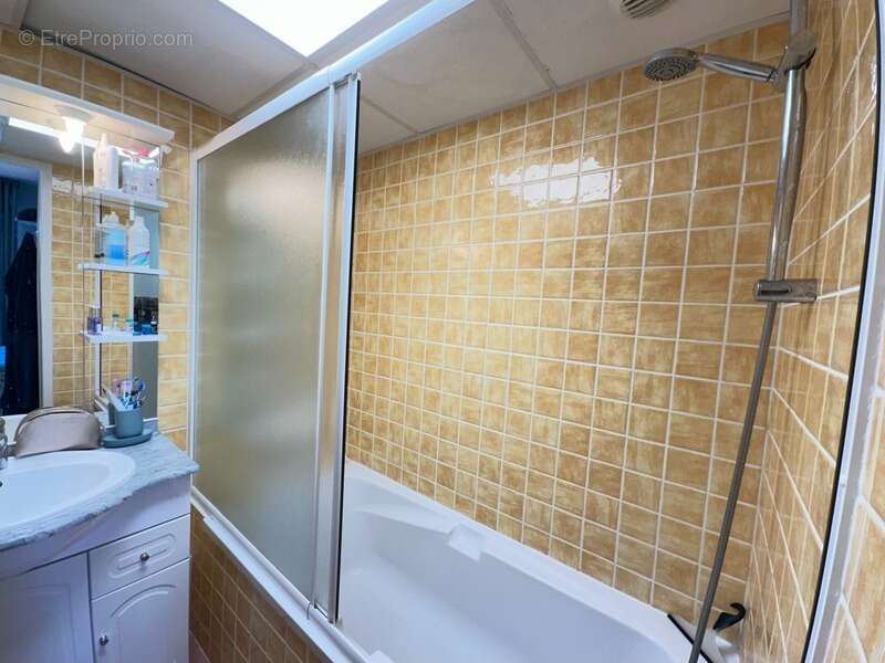 Appartement à GREOUX-LES-BAINS