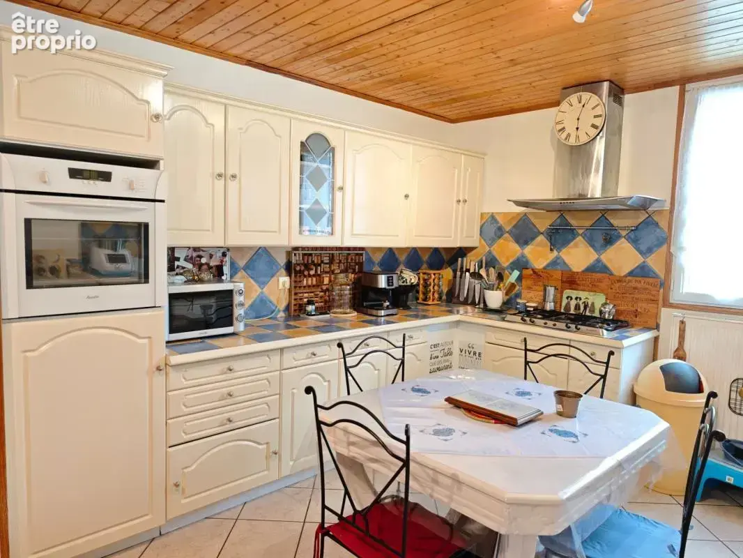 Maison de bourg avec terrasse et vue dégagée – Beaumont (63110) - photo 8