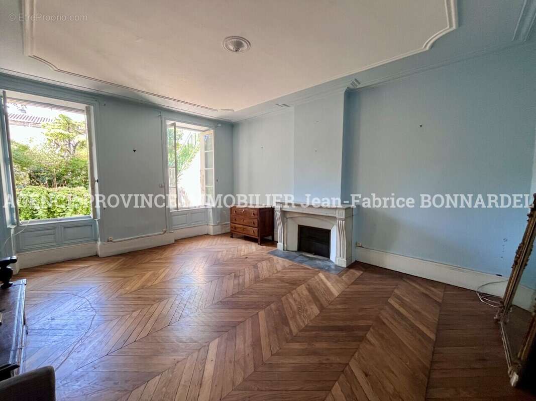 Maison 267 m² à Suze-La-Rousse  - photo 4