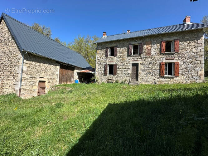 Maison à SAURET-BESSERVE