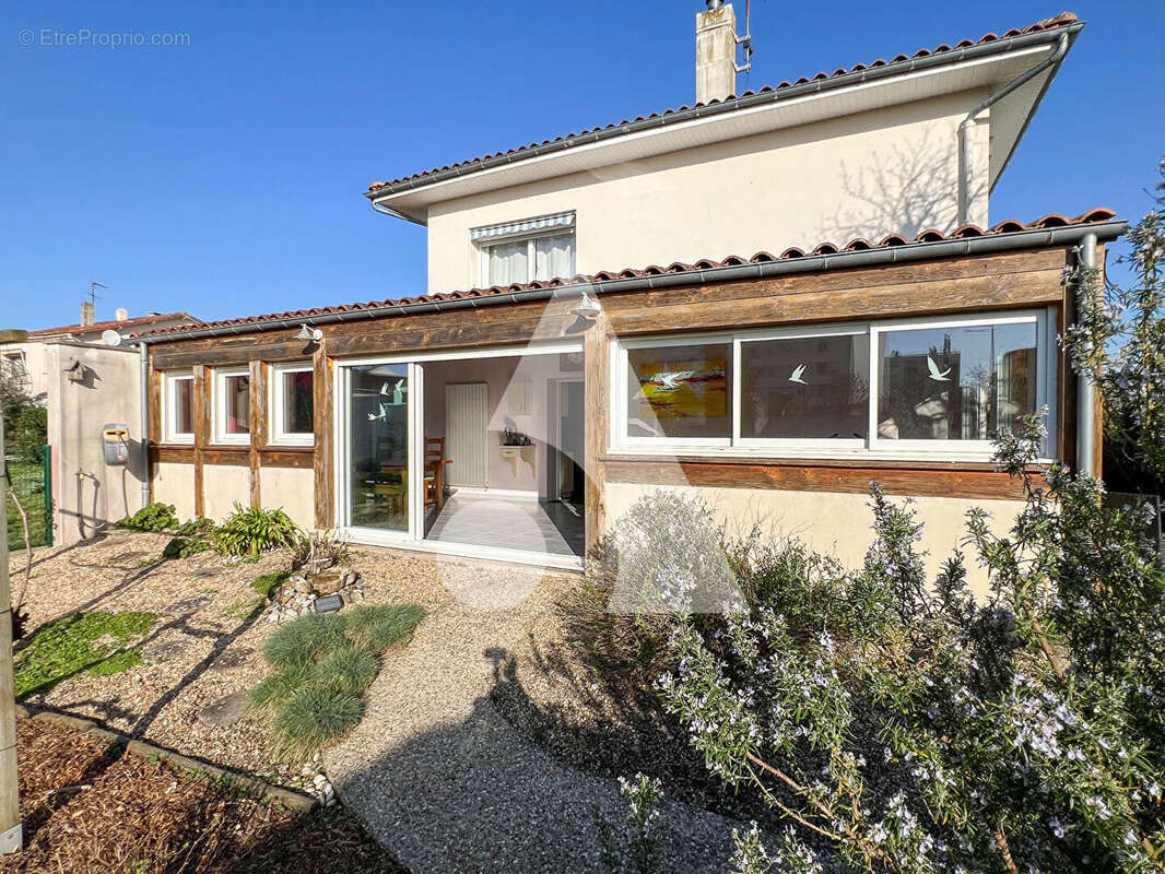 Maison à SAINTES