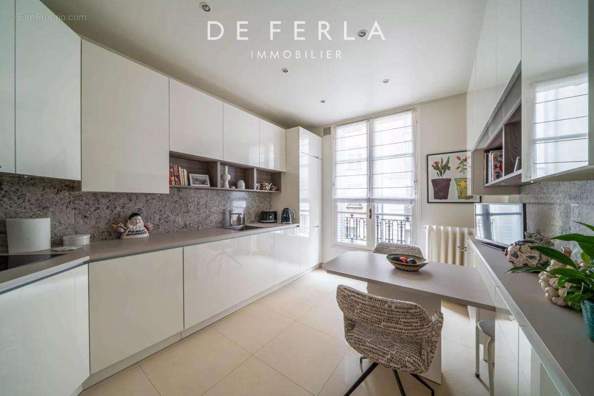 Appartement à PARIS-14E