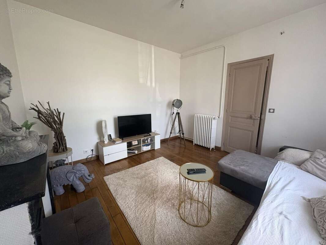 Maison meulière avec dépendance - photo 3