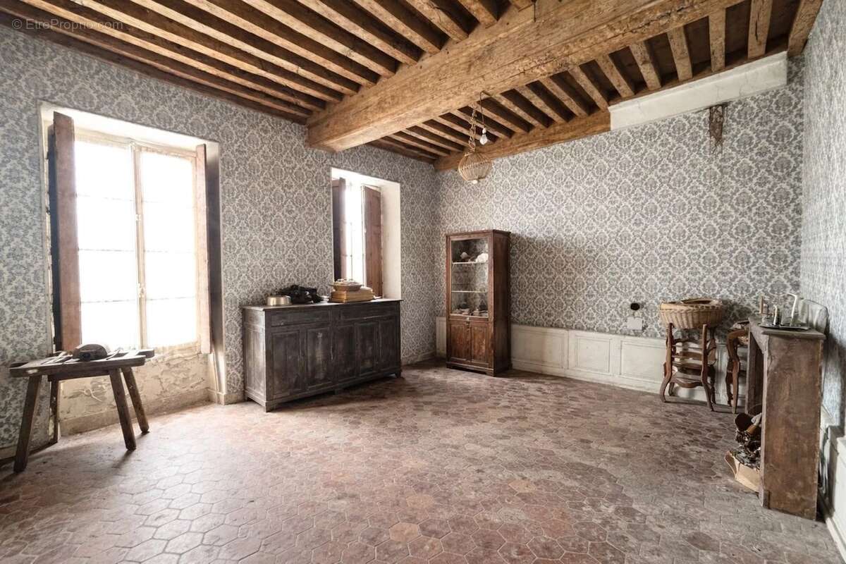 Maison à LA ROCHE-EN-BRENIL
