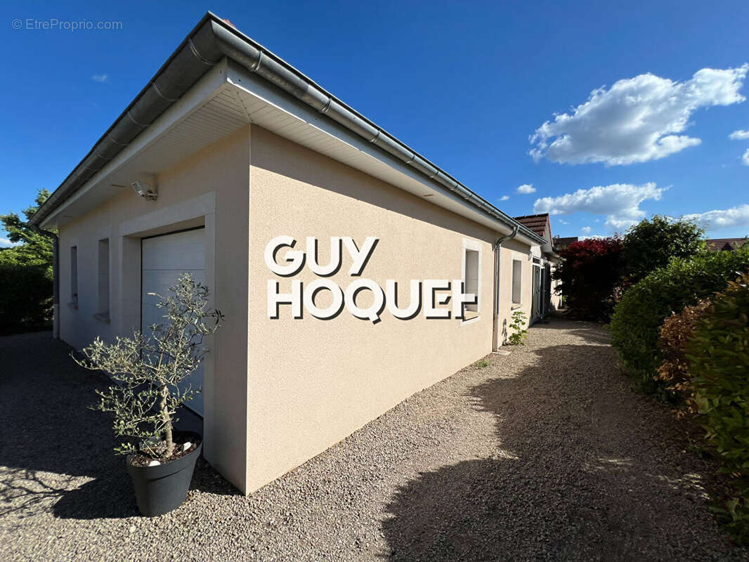 Maison à SAINT-LEGER-LES-PARAY