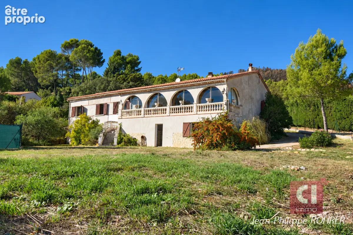Taradeau -maison familiale d'environ 200 m² - terrain de 1 735 m² - grand garage - 375 000  fai - photo 1