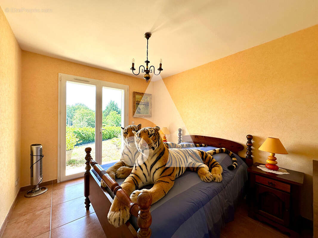 Maison à LISSAC-ET-MOURET