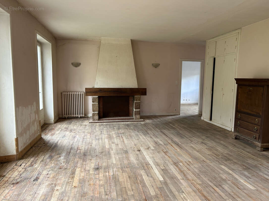 Maison à MEYMAC