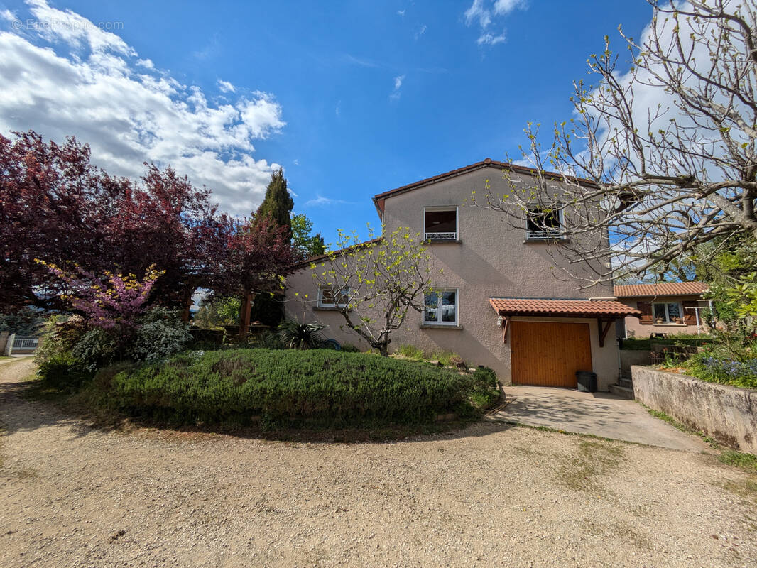 Maison à DAVEZIEUX