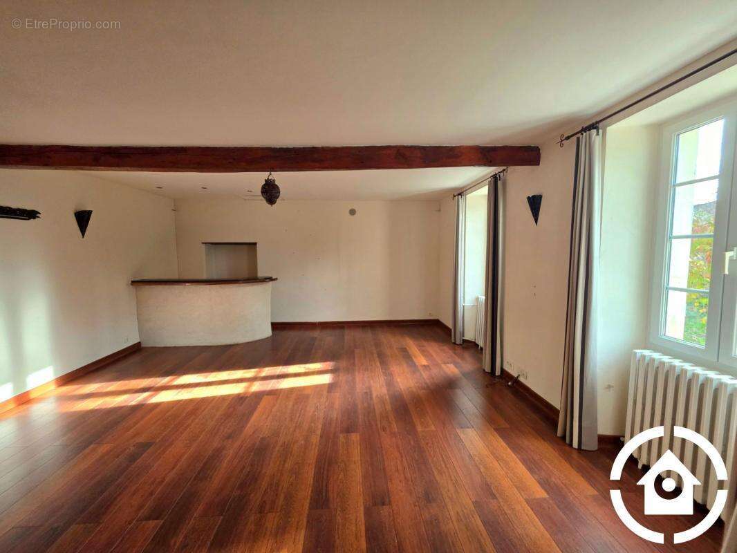 Maison à GENSAC-LA-PALLUE