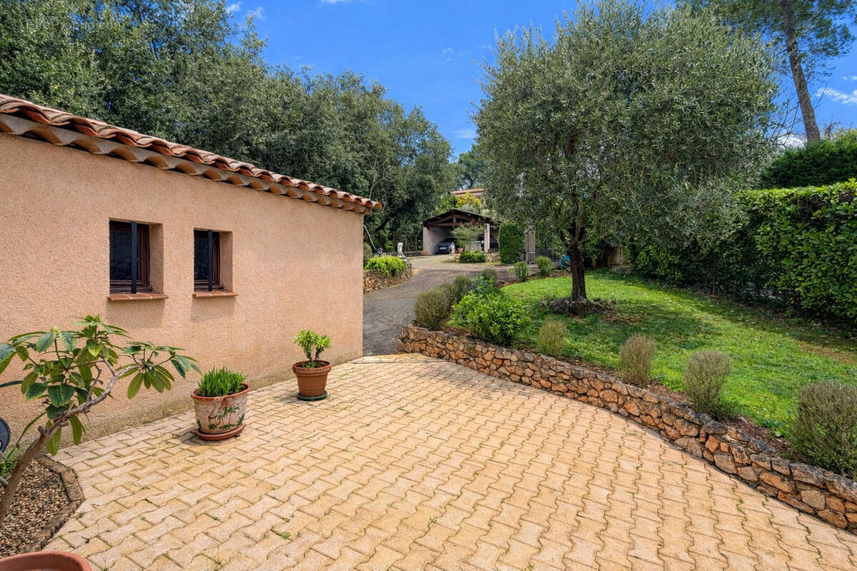 Maison à VALBONNE