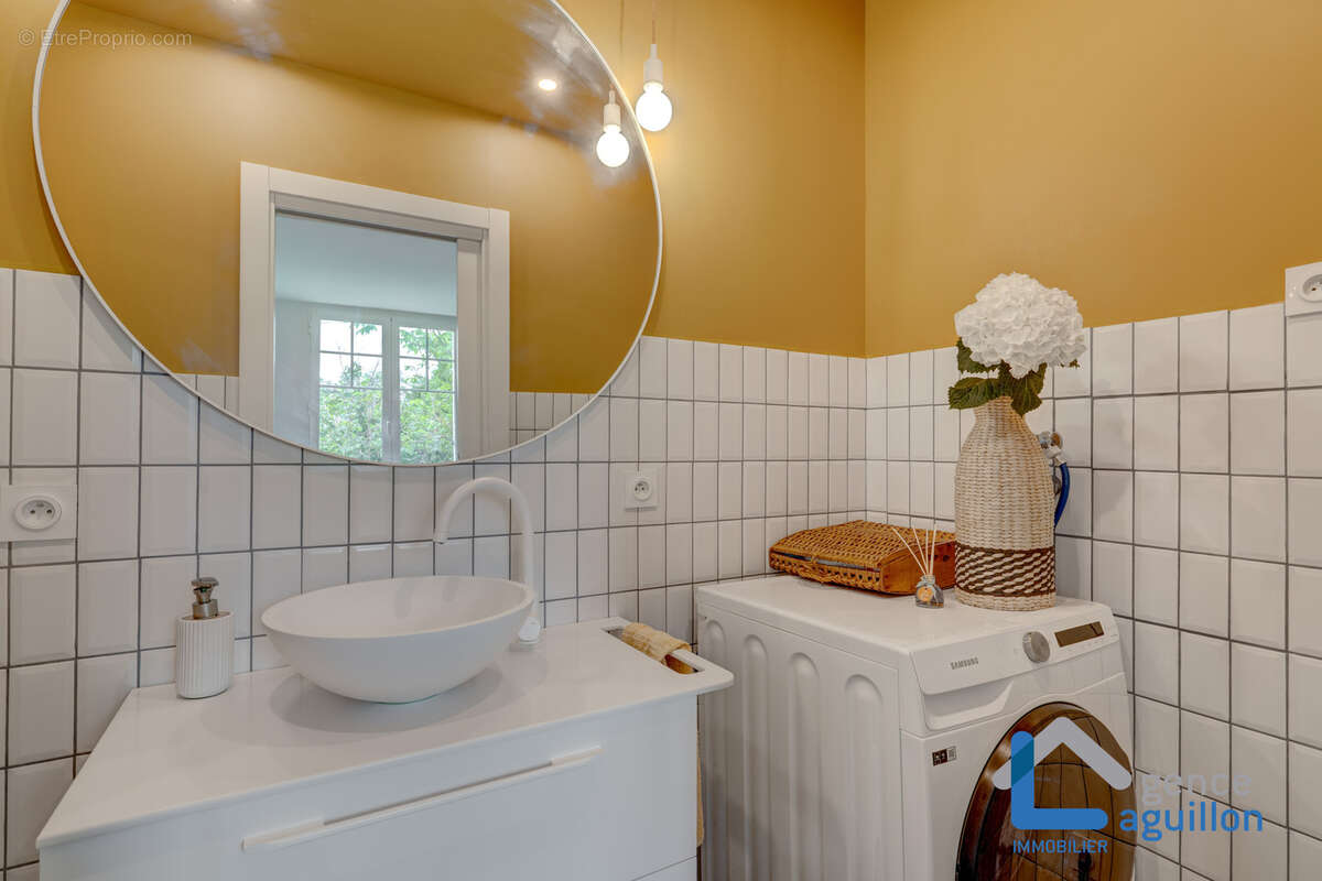Proche baie superbe t1bis entierement renove   coup de coeur assure ! - photo 12