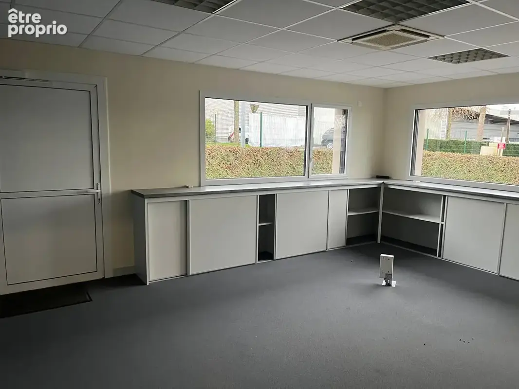 Bureaux à vendre  Saint Lo 570 m² - photo 8
