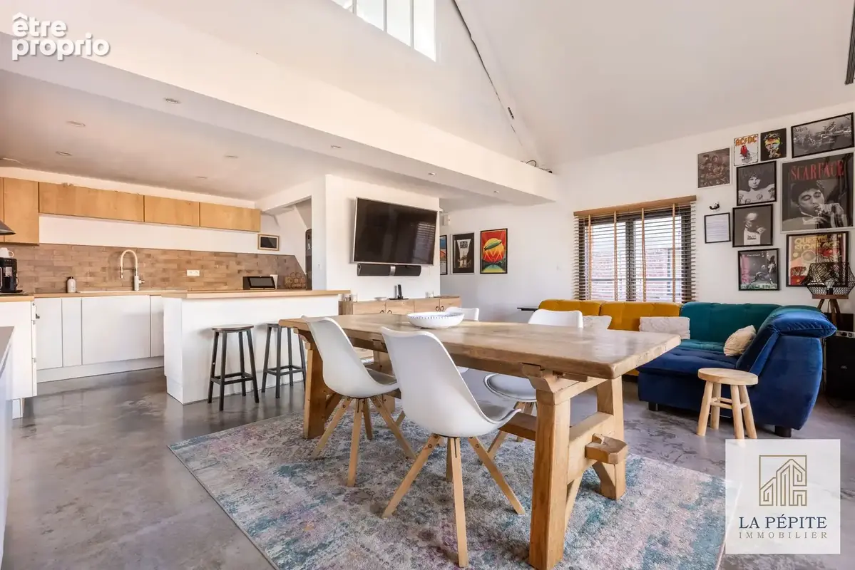 Appartement de caractère avec vue port, belle hauteur sous plafond et 3 chambres - photo 2