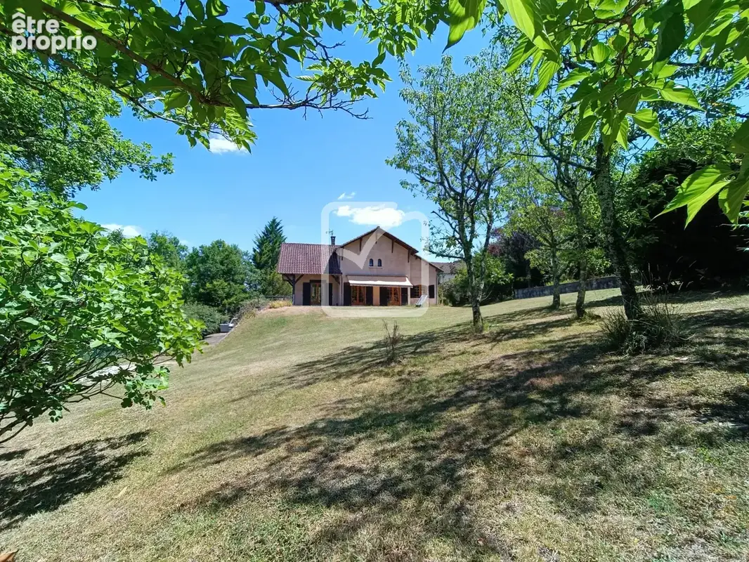 Elégante maison dans un beau cadre de vie. - photo 13